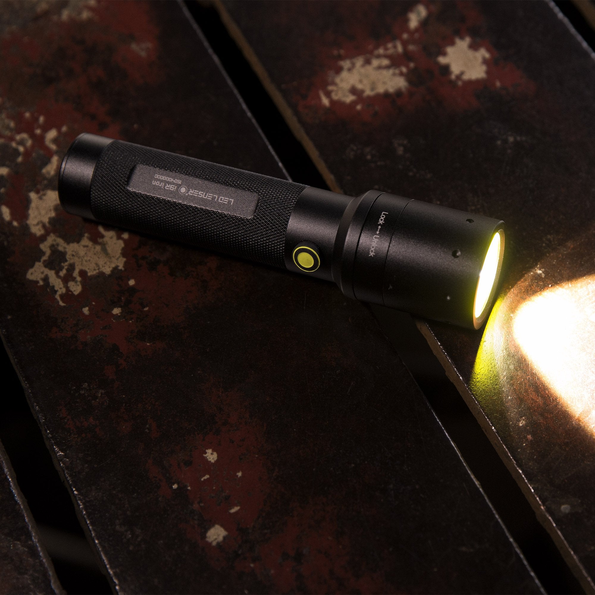 i9R Iron.2 | Rechargeable Torch